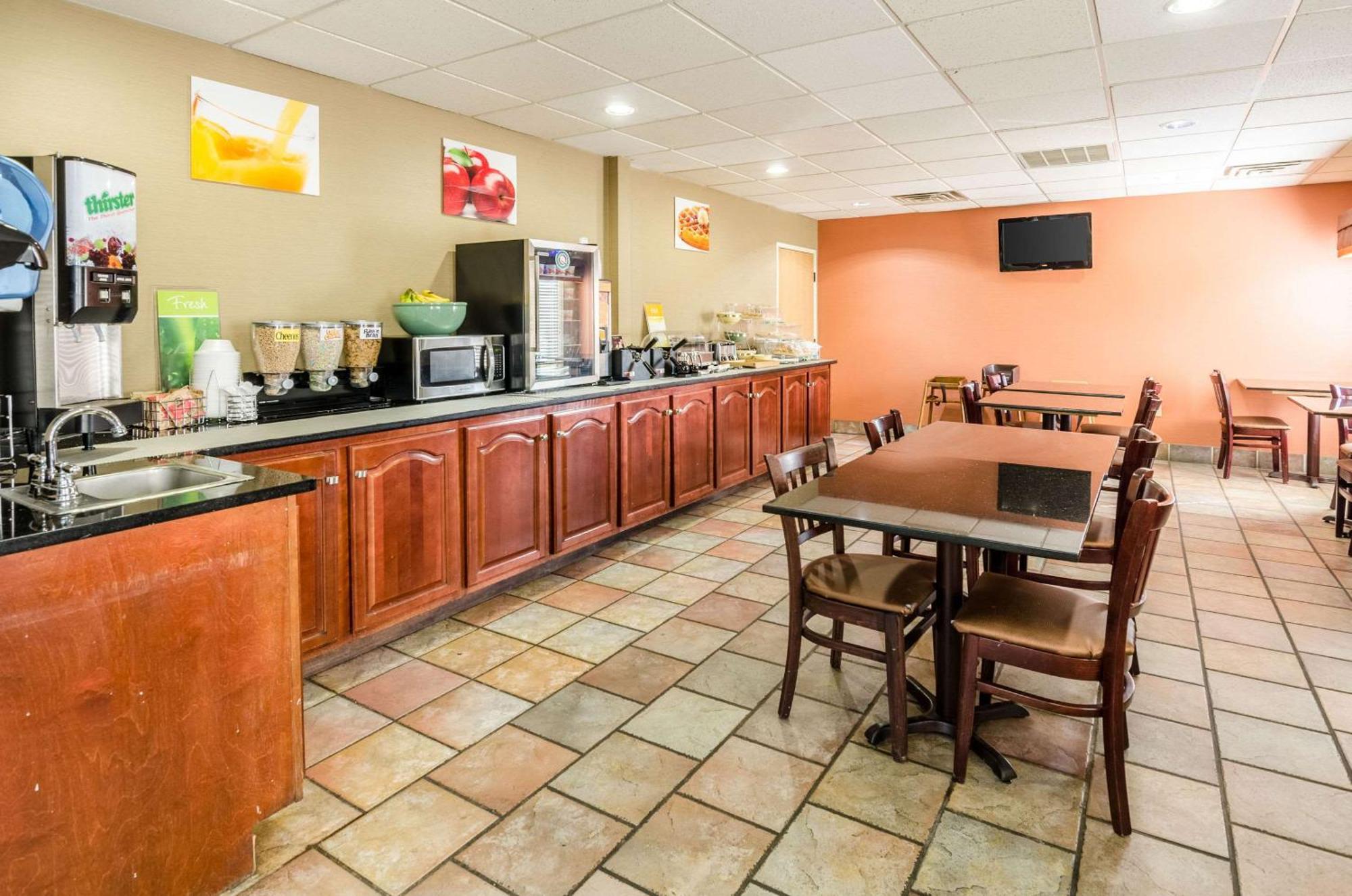 Spark By Hilton Wytheville East Main Street מראה חיצוני תמונה