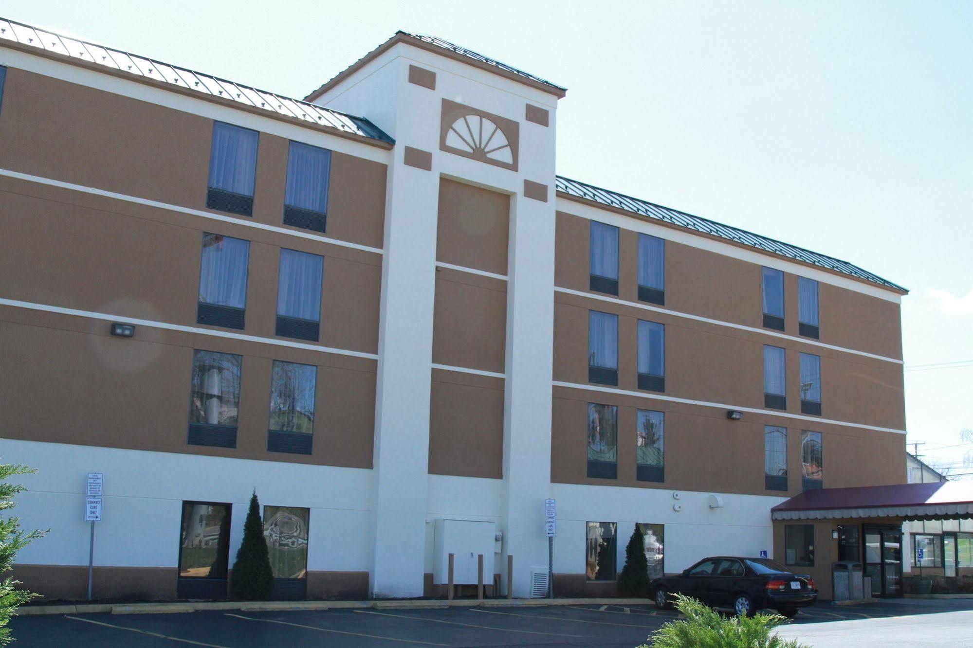 Spark By Hilton Wytheville East Main Street מראה חיצוני תמונה